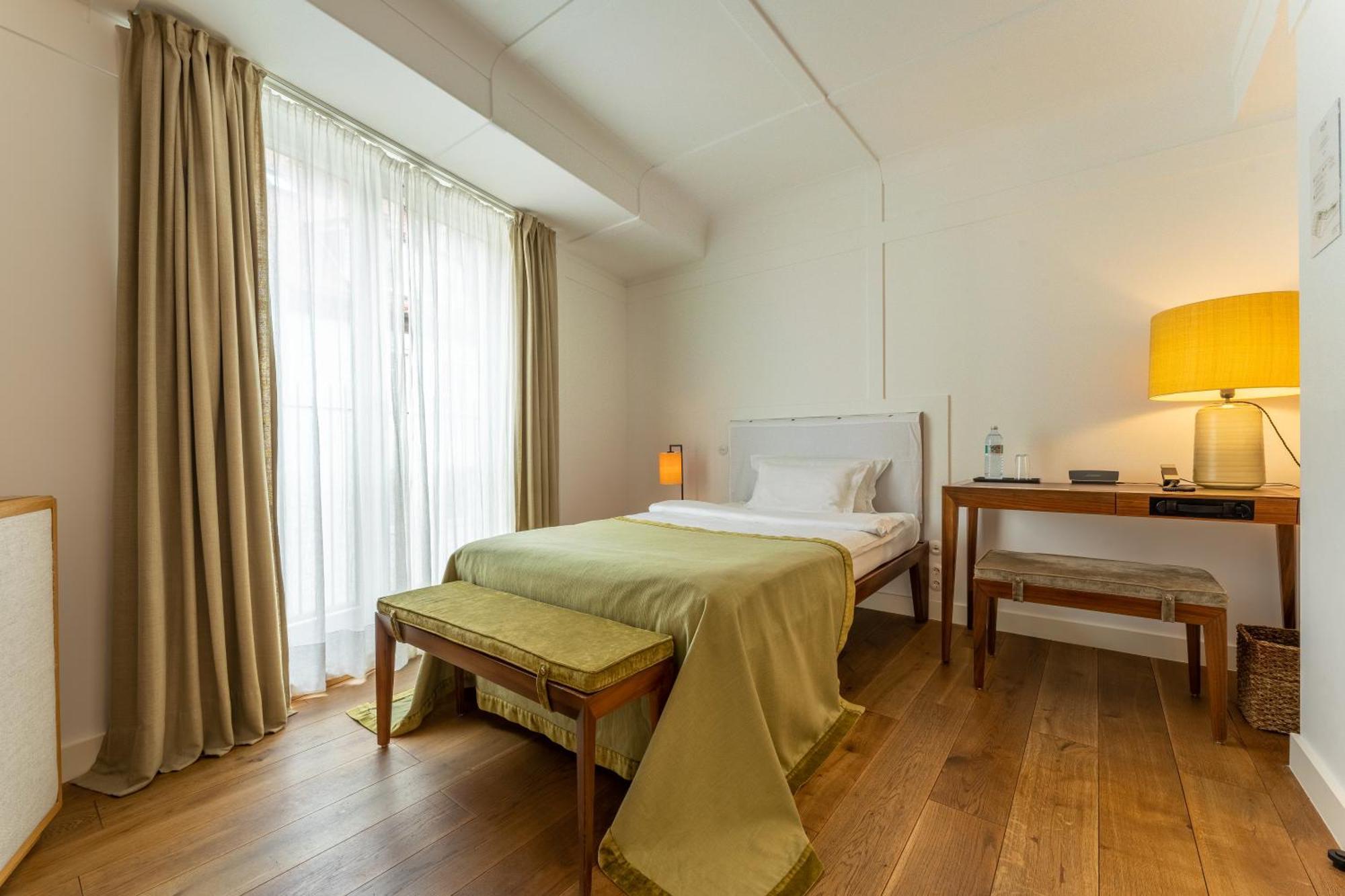 Louis Hotel